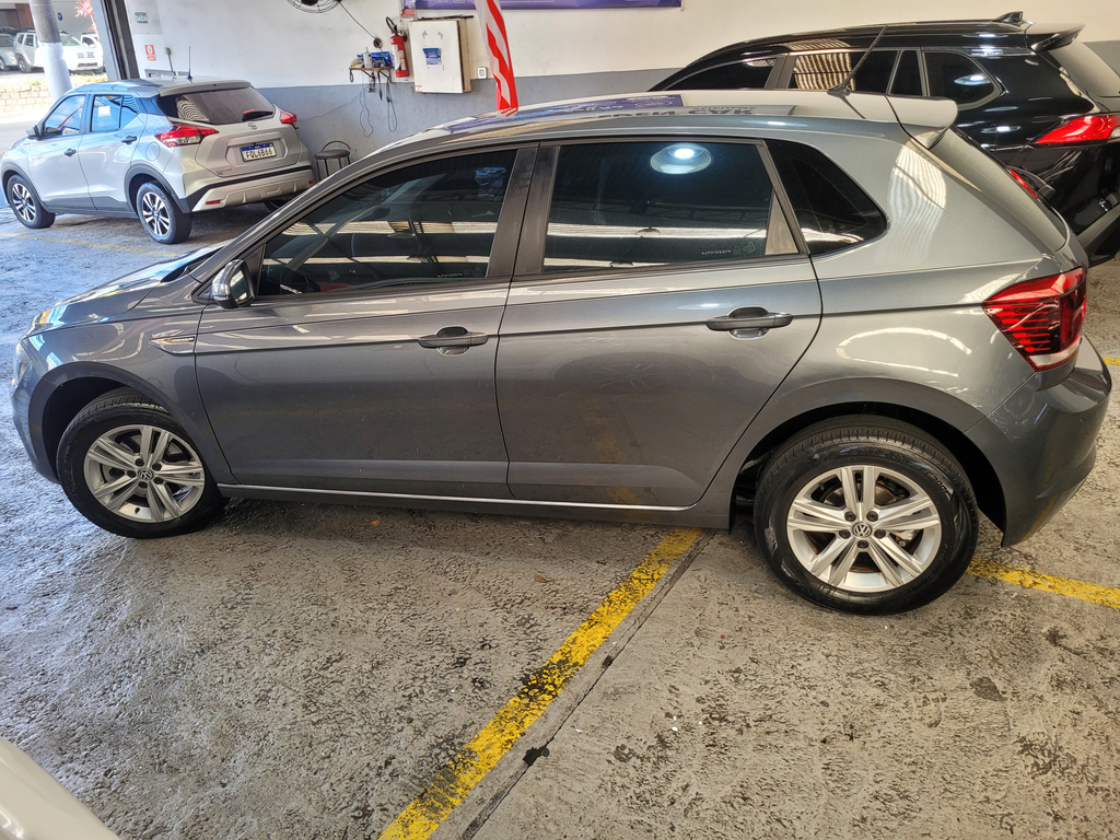 Volkswagen Polo Cinza