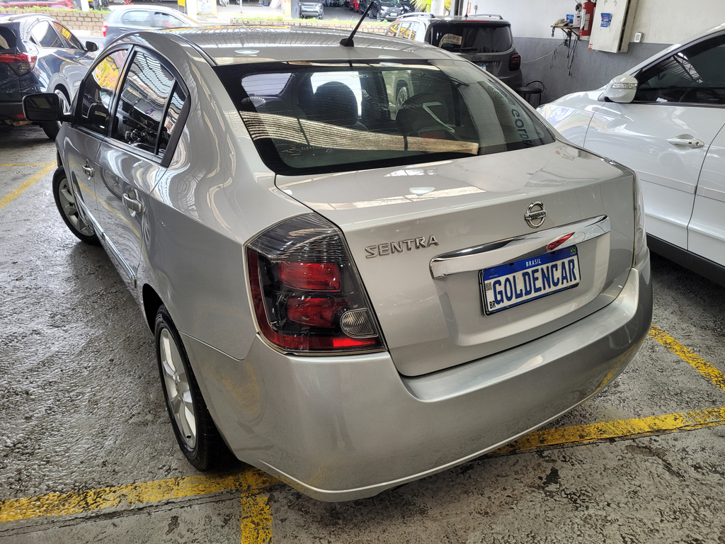 Nissan Sentra Prata
