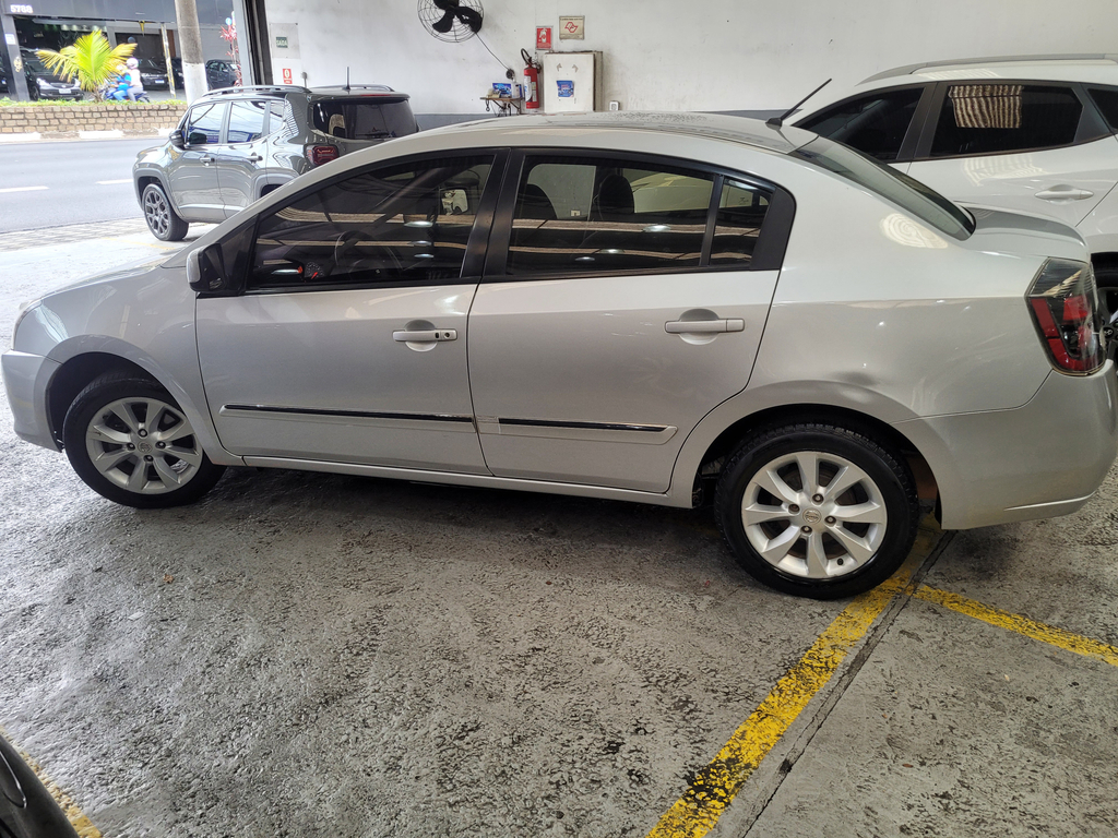 Nissan Sentra Prata
