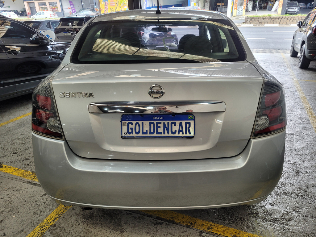 Nissan Sentra Prata