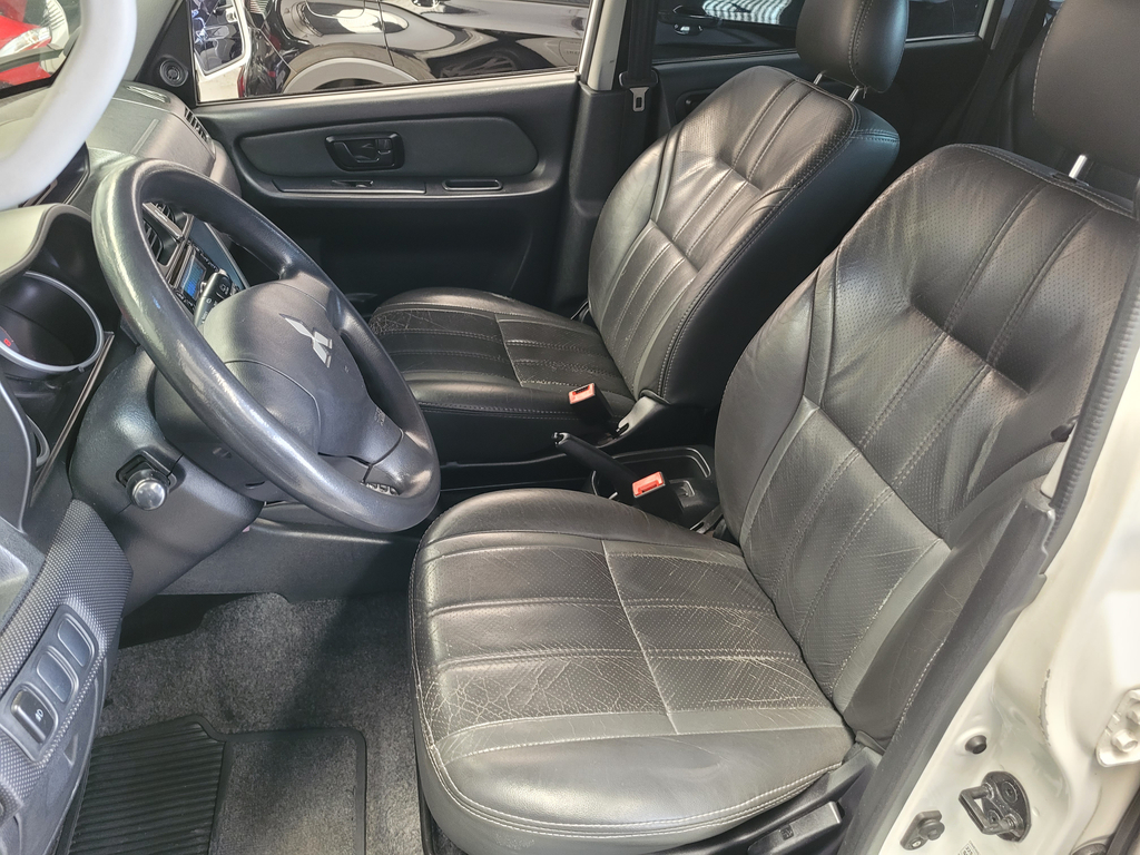 Mitsubishi Pajero TR4 Branco