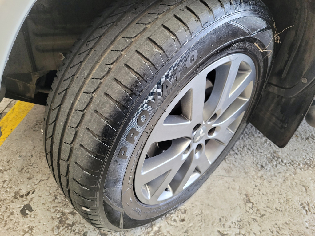 Mitsubishi Pajero TR4 Branco