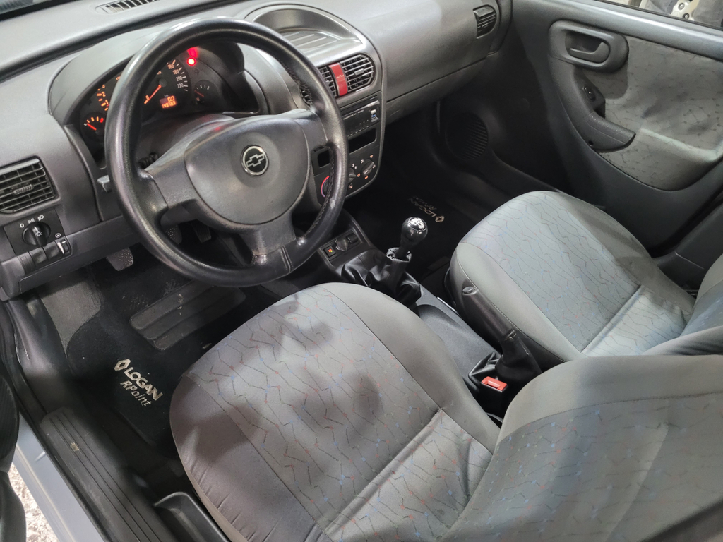 Chevrolet Corsa Sedan Prata