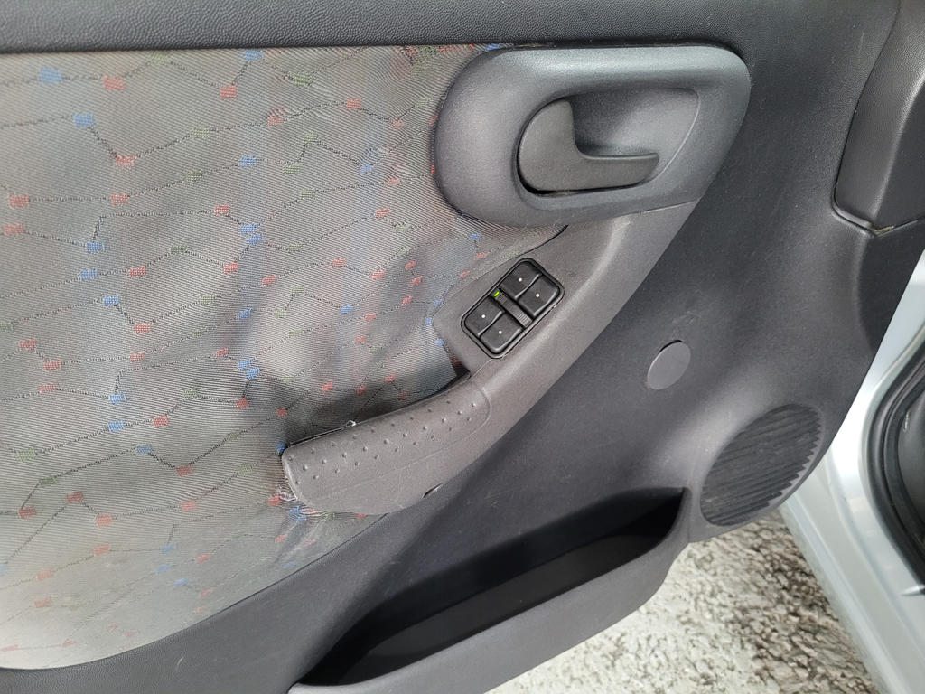 Chevrolet Corsa Sedan Prata