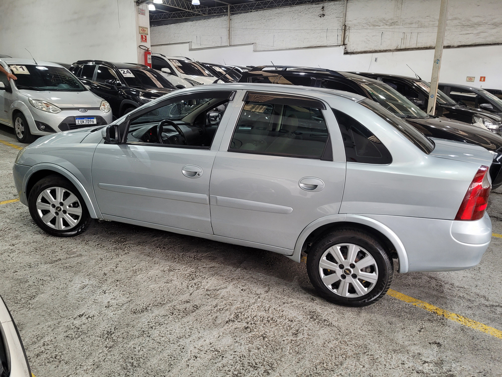 Chevrolet Corsa Sedan Prata