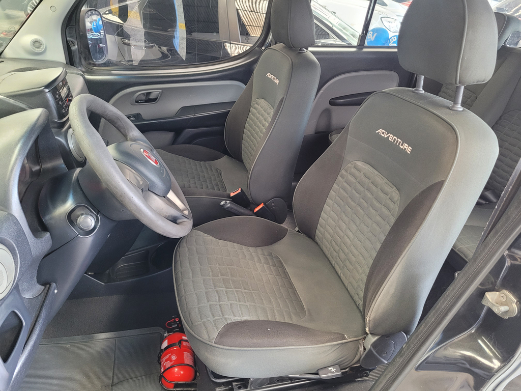 Fiat Doblò Preto