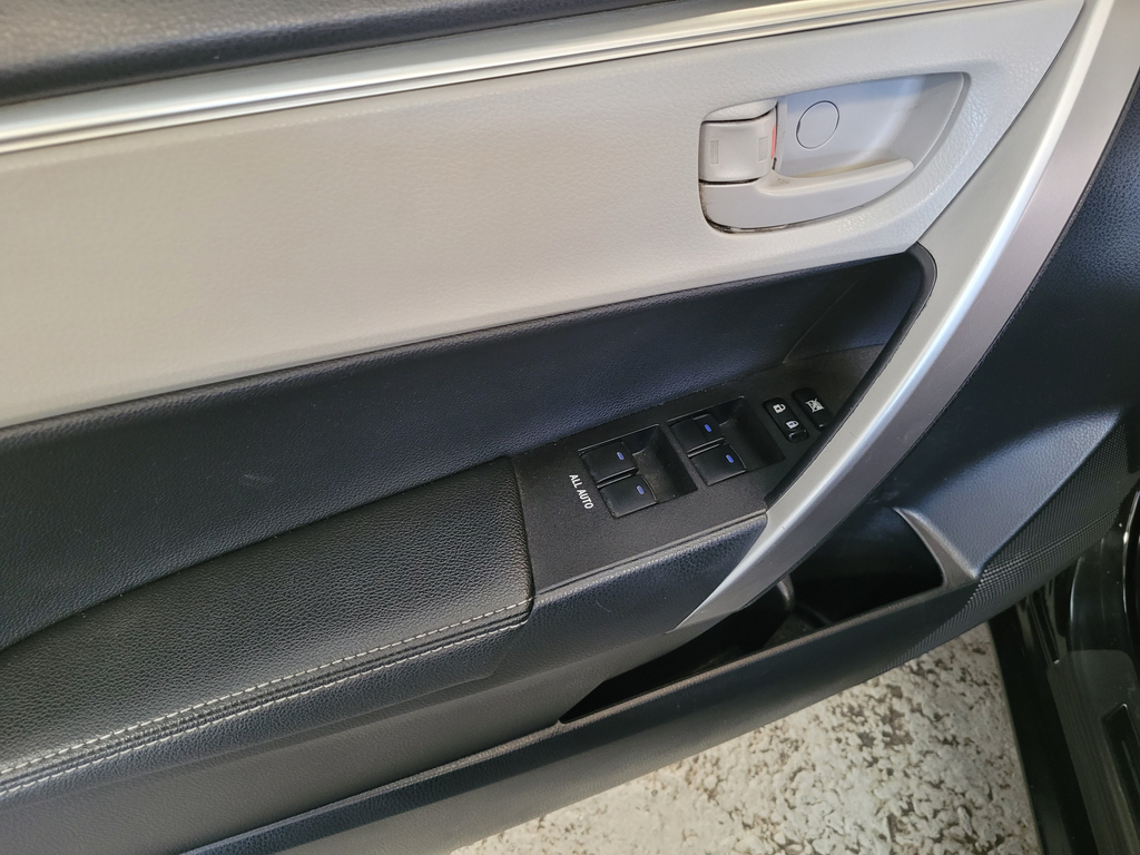 Toyota Corolla Preto