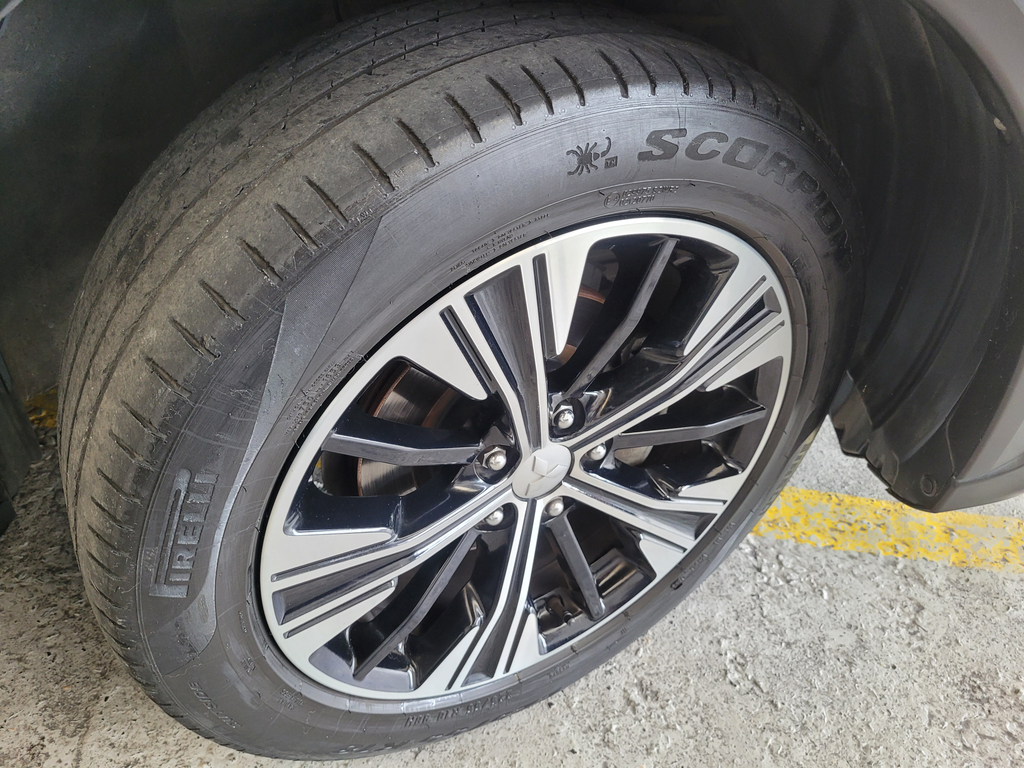 Mitsubishi Eclipse Cross Cinza