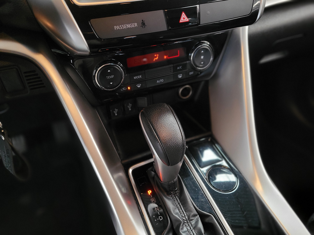 Mitsubishi Eclipse Cross Cinza