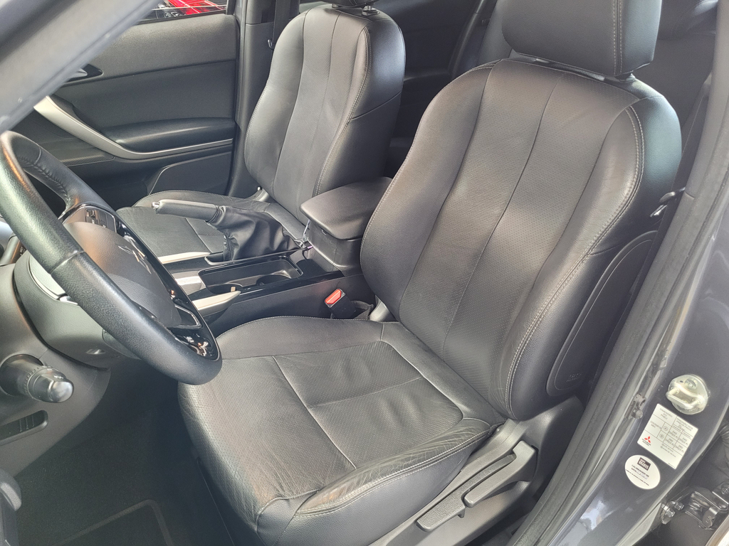 Mitsubishi Eclipse Cross Cinza