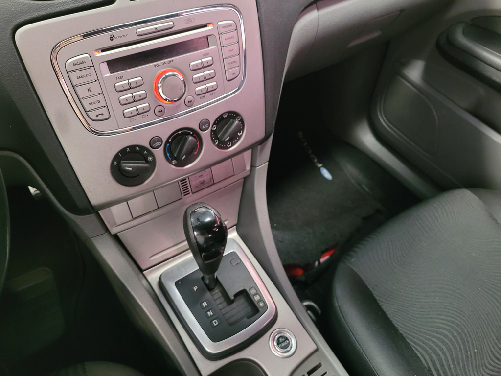 Ford Focus Hatch Branco