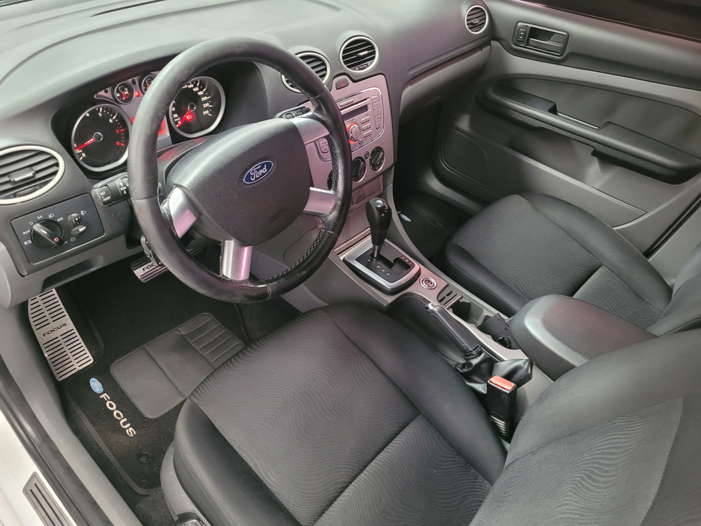 Ford Focus Hatch Branco