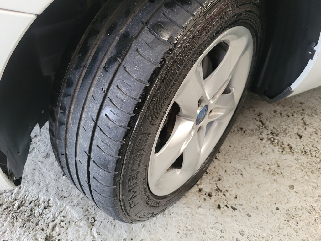 Ford Focus Hatch Branco