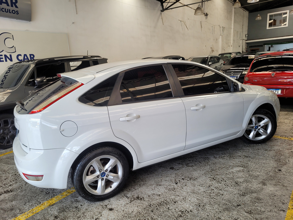 Ford Focus Hatch Branco