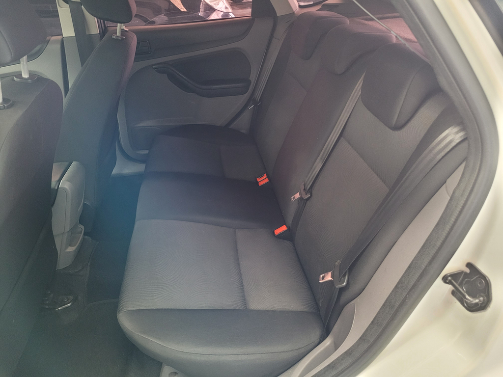 Ford Focus Hatch Branco