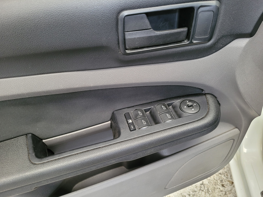 Ford Focus Hatch Branco