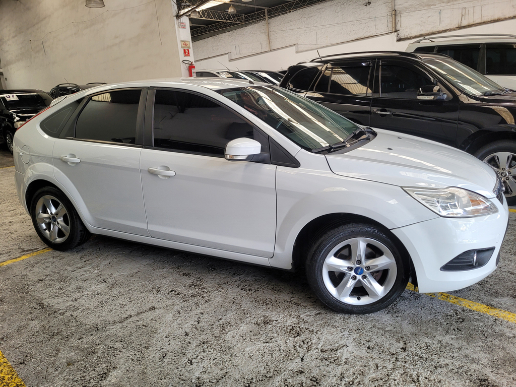 Ford Focus Hatch Branco
