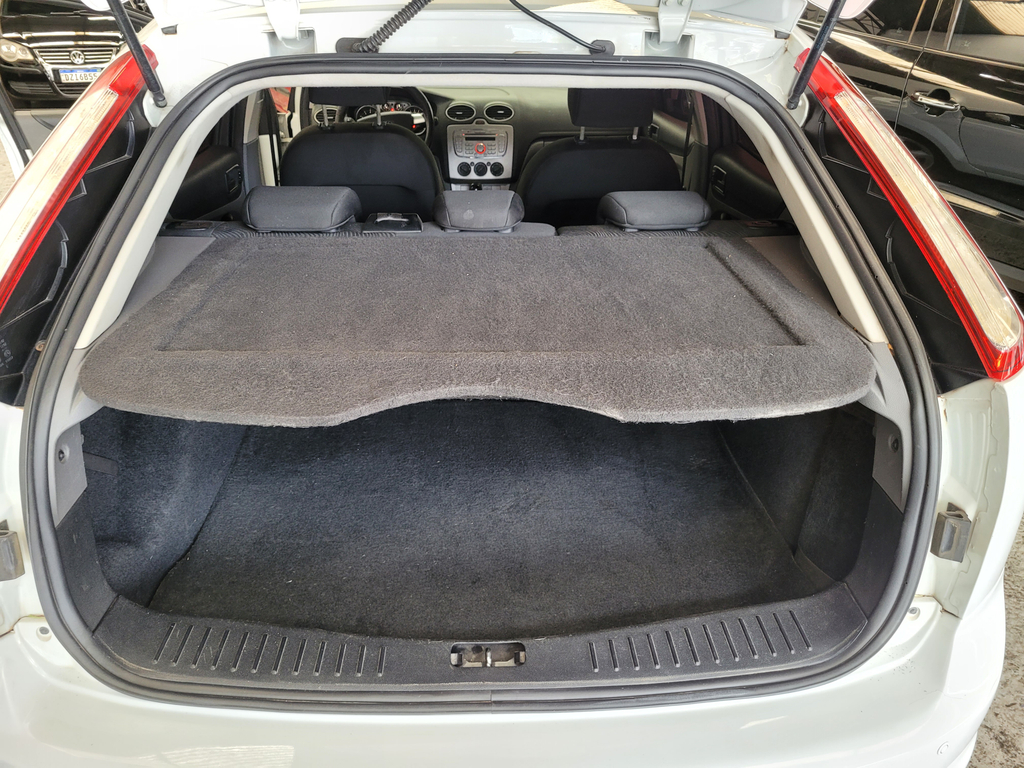 Ford Focus Hatch Branco
