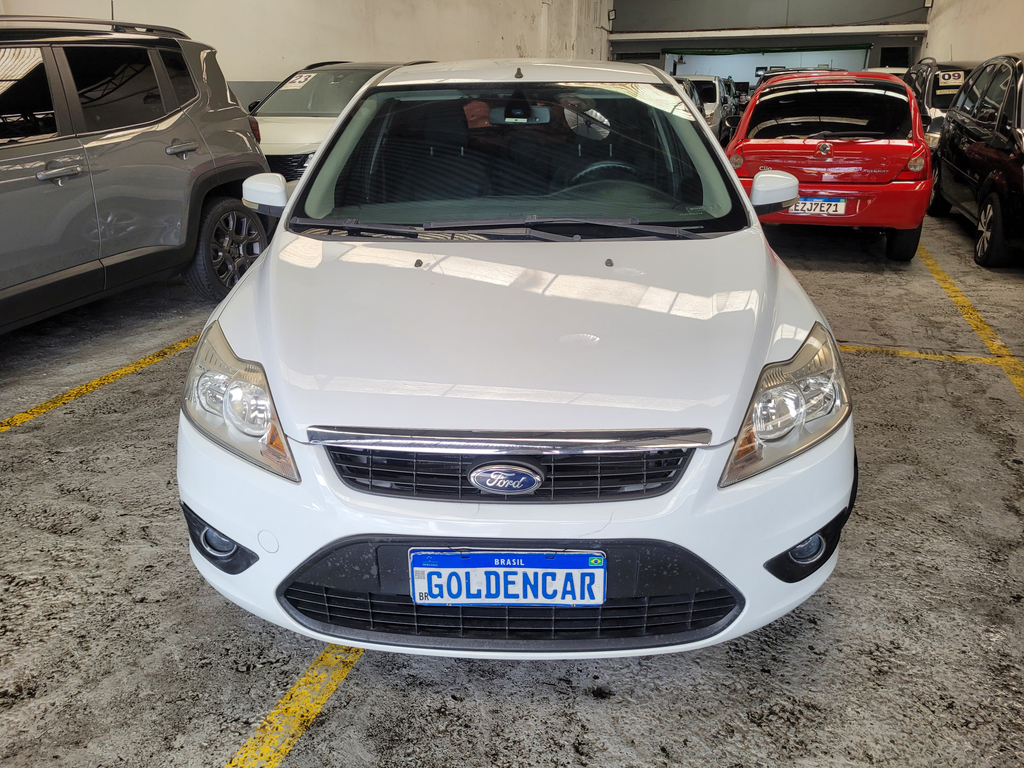 Ford Focus Hatch Branco