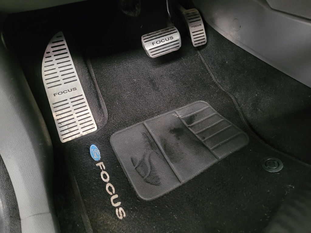 Ford Focus Hatch Branco