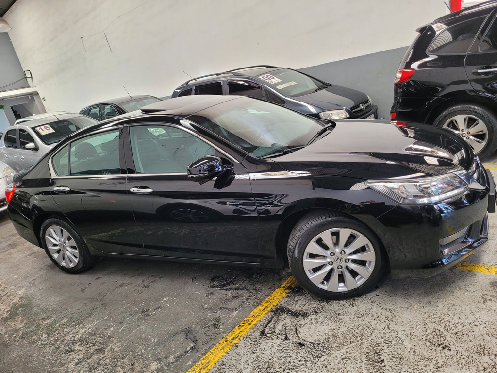 Honda Accord Preto