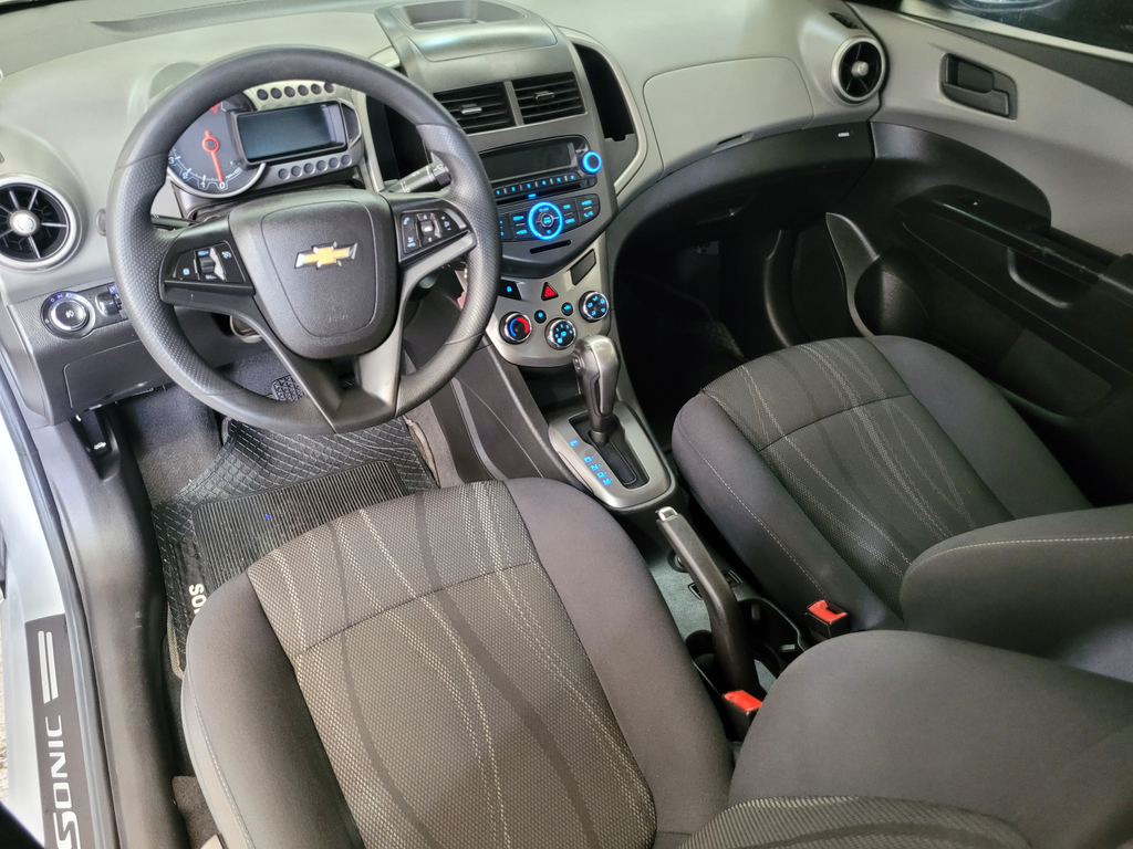 Chevrolet Sonic Sedan Prata