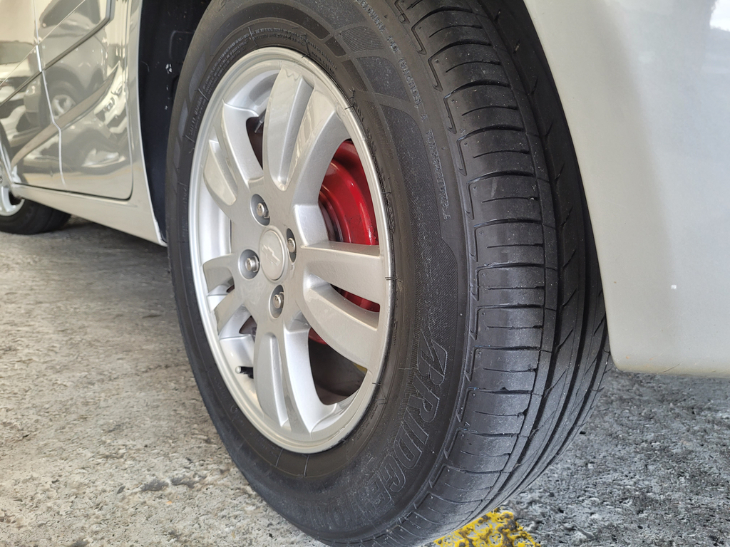 Chevrolet Sonic Sedan Prata