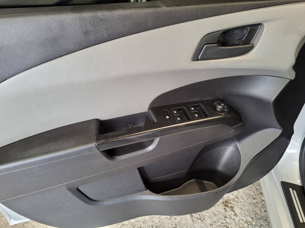 Chevrolet Sonic Sedan Prata