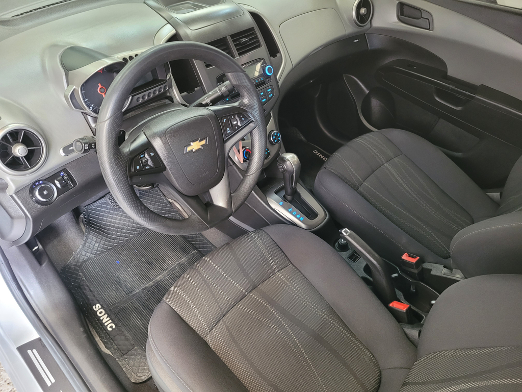 Chevrolet Sonic Sedan Prata