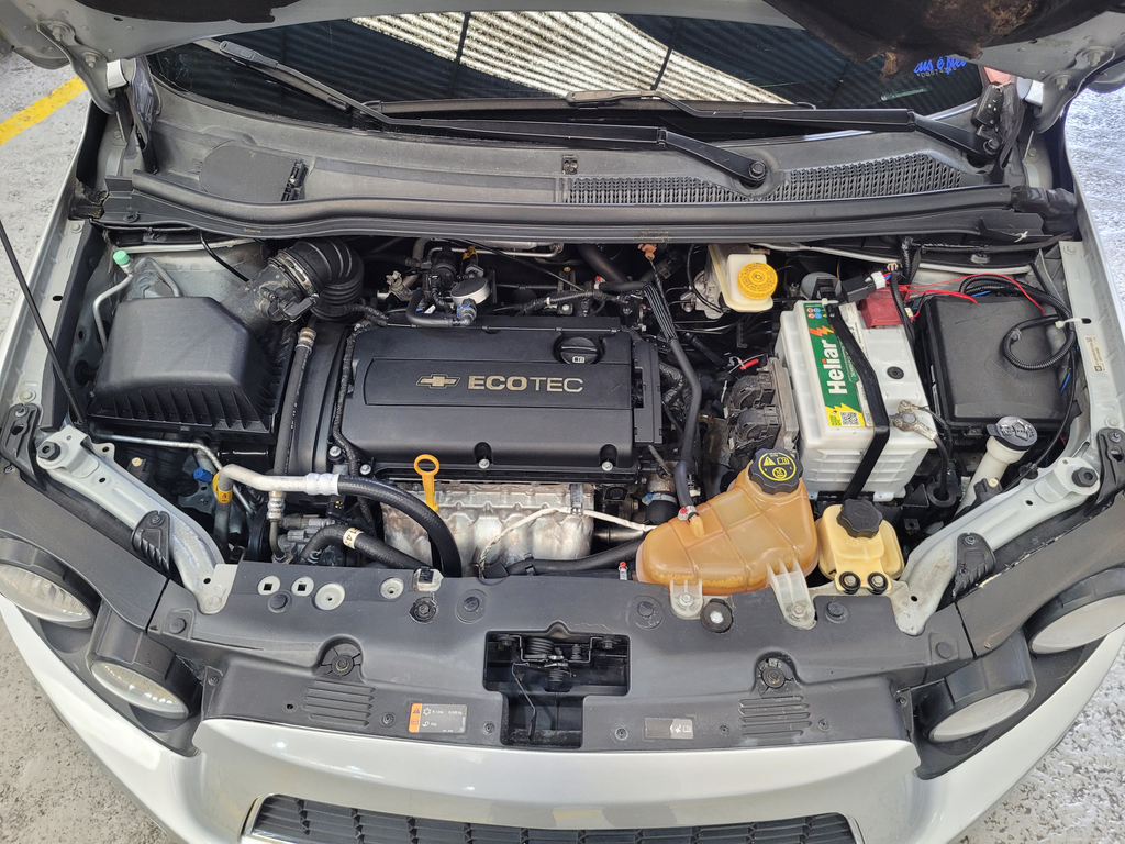 Chevrolet Sonic Sedan Prata