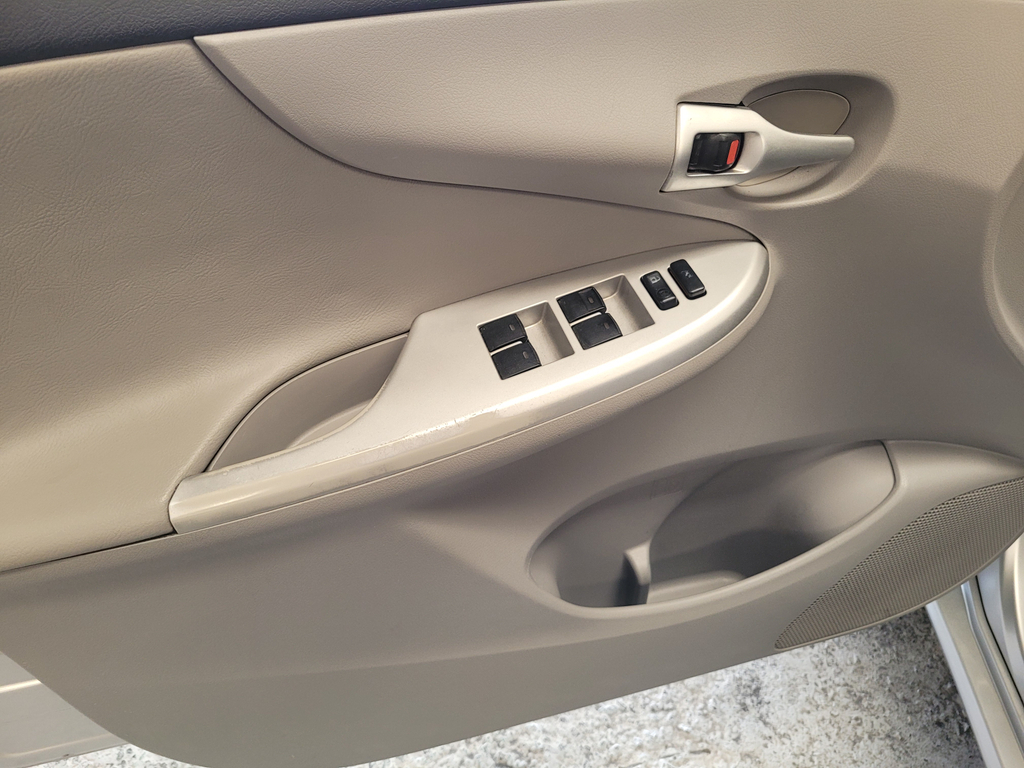 Toyota Corolla Prata