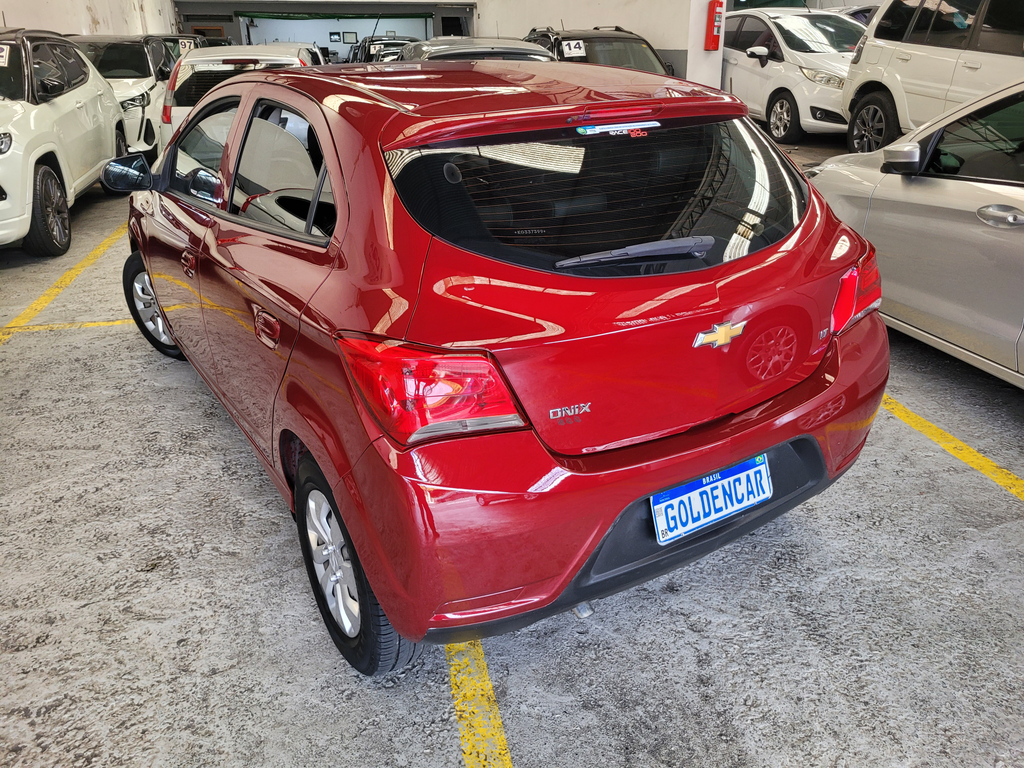 Chevrolet Onix Vermelho