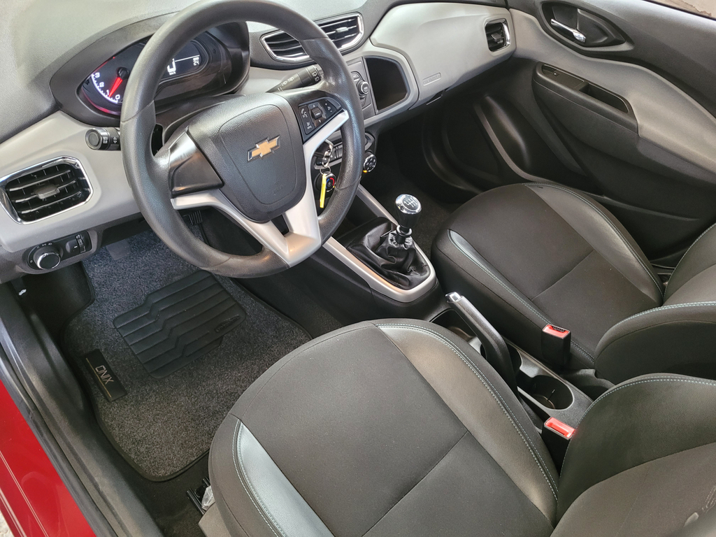 Chevrolet Onix Vermelho