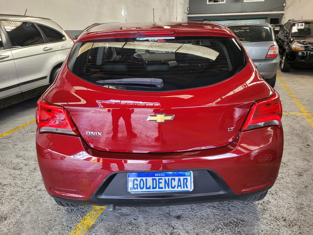 Chevrolet Onix Vermelho