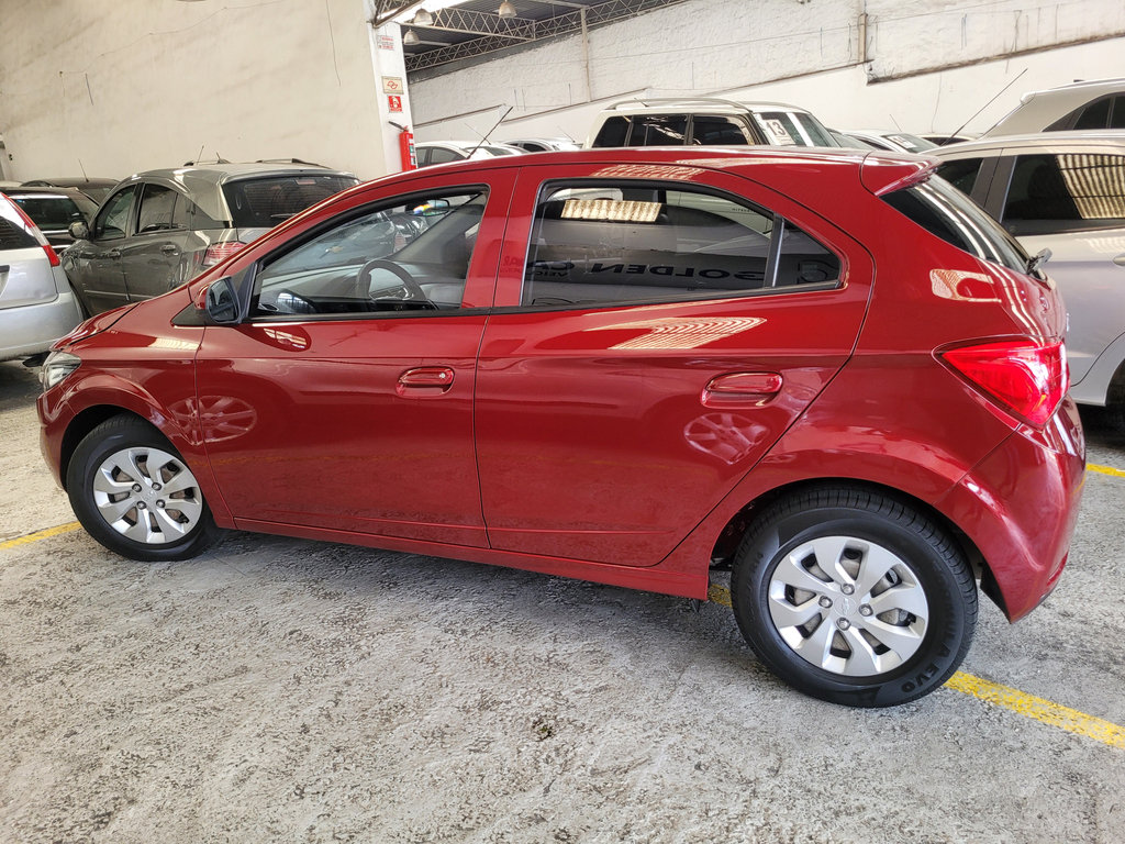 Chevrolet Onix Vermelho