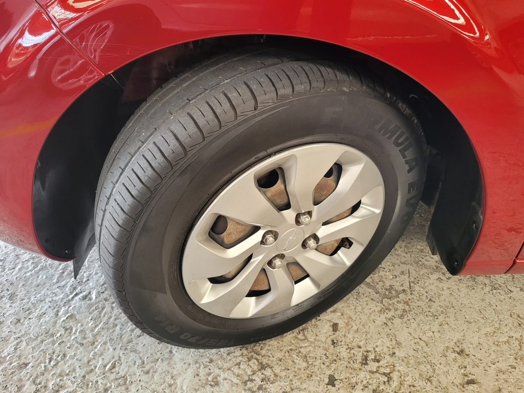 Chevrolet Onix Vermelho