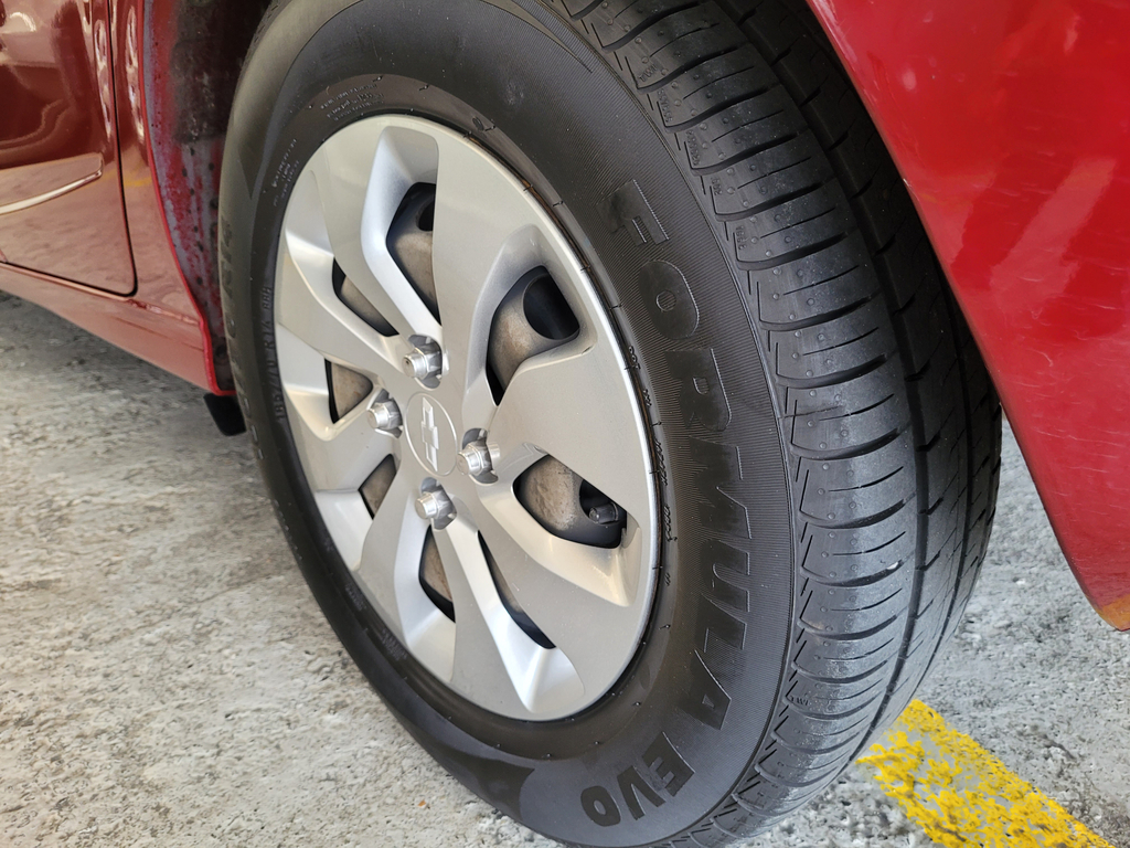 Chevrolet Onix Vermelho