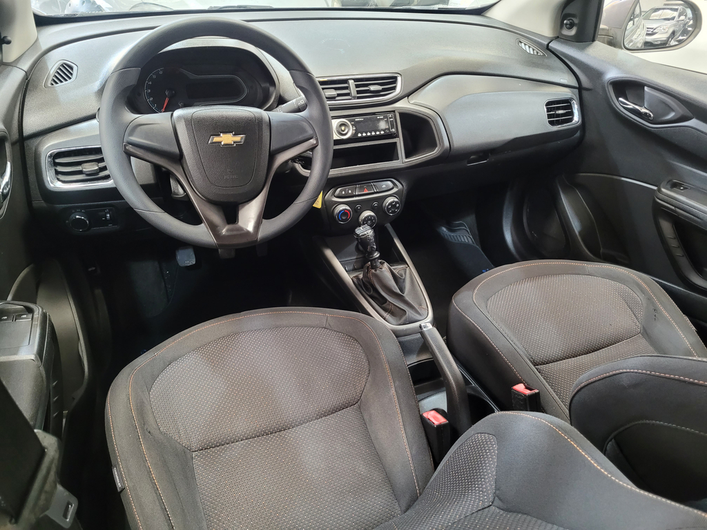 Chevrolet Onix Cinza