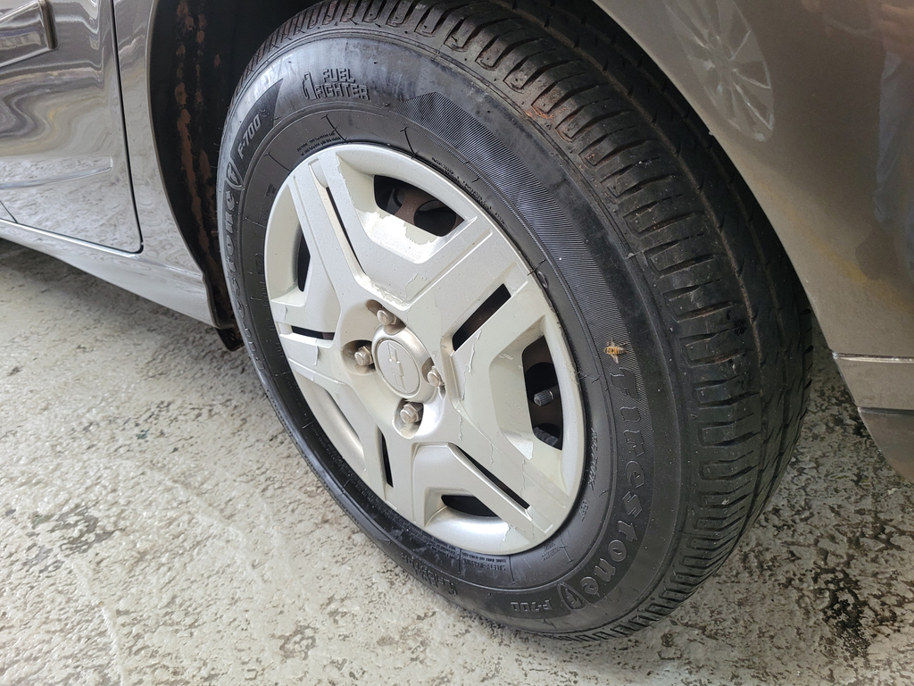 Chevrolet Onix Cinza