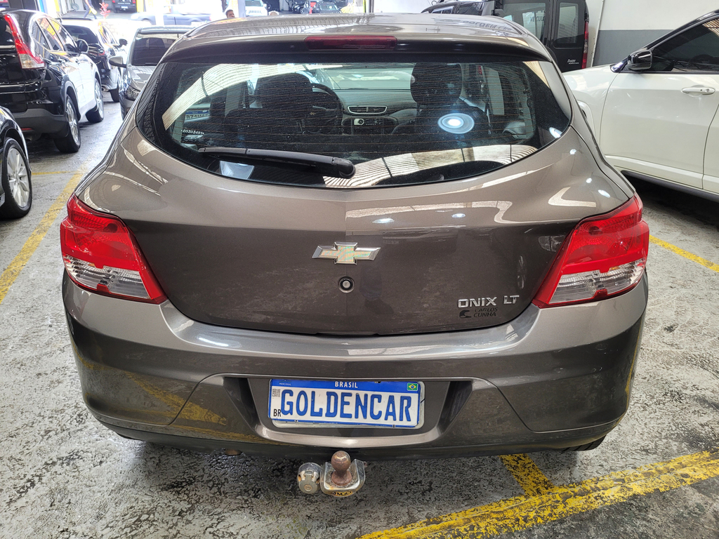 Chevrolet Onix Cinza