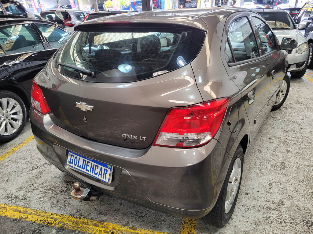 Chevrolet Onix Cinza