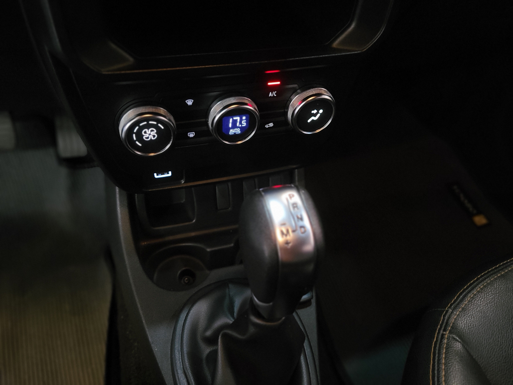 Renault Duster Oroch Prata