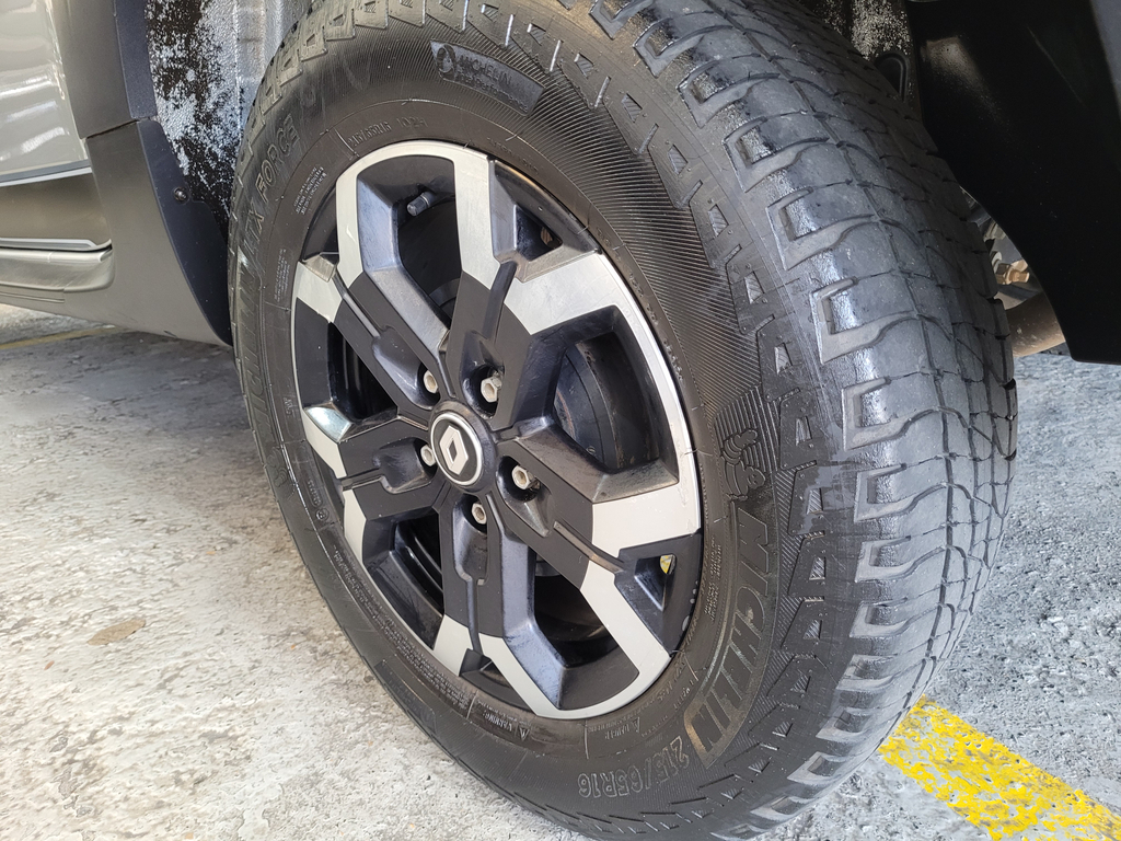 Renault Duster Oroch Prata