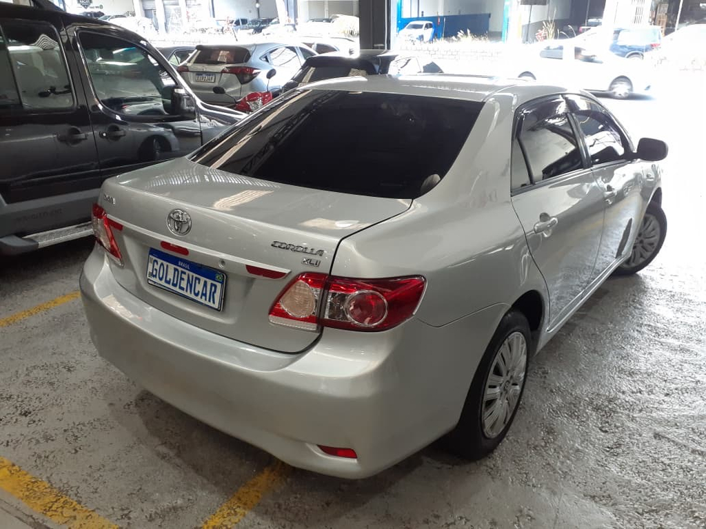 Toyota Corolla Prata