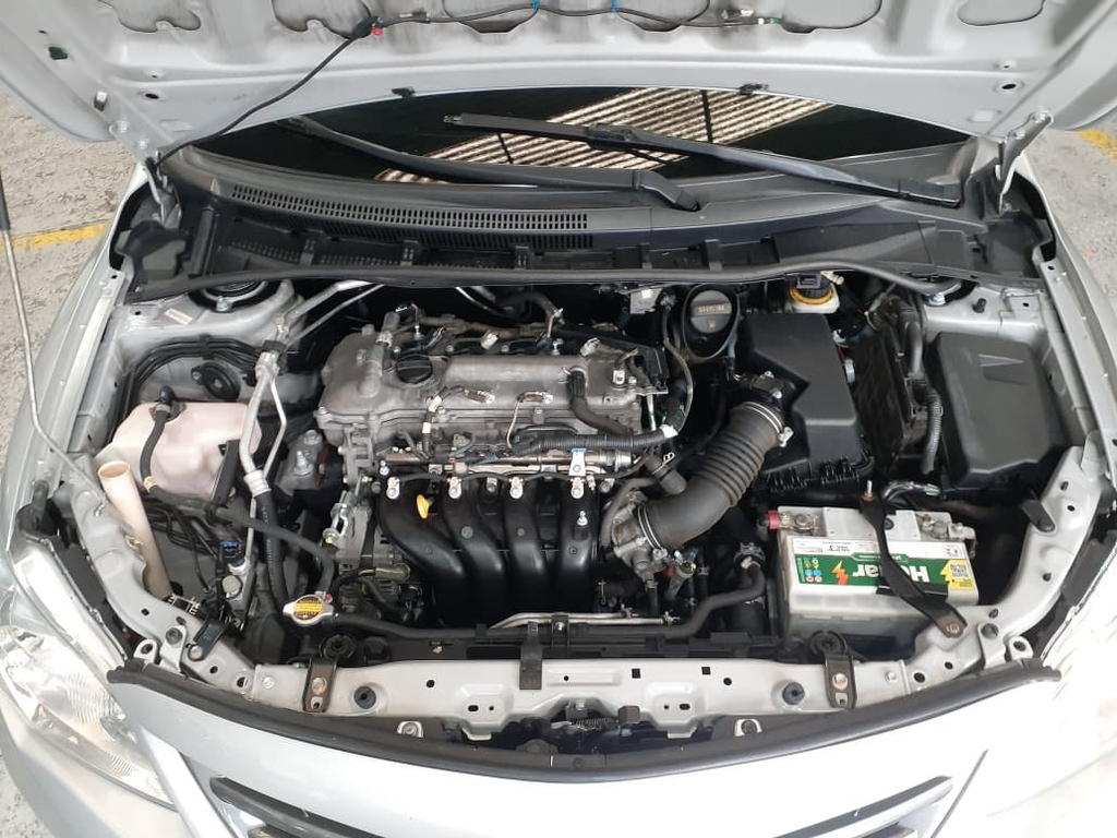 Toyota Corolla Prata