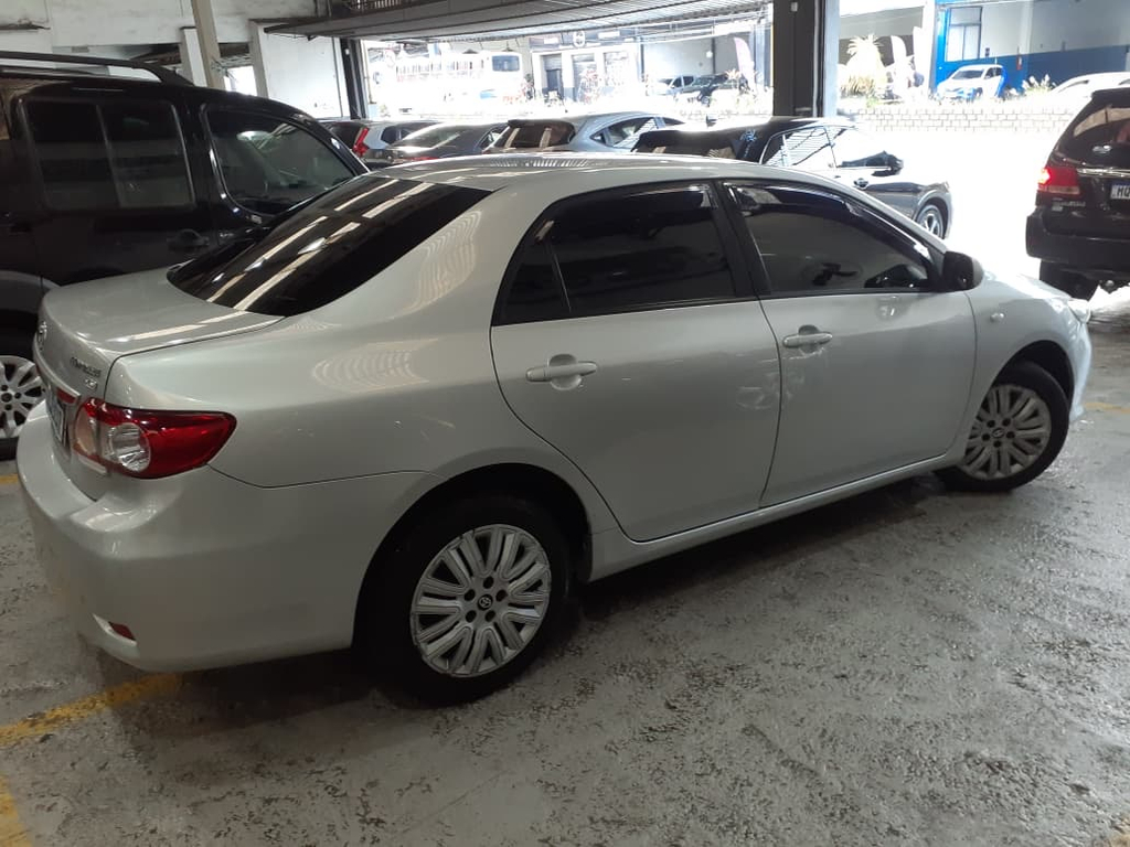 Toyota Corolla Prata