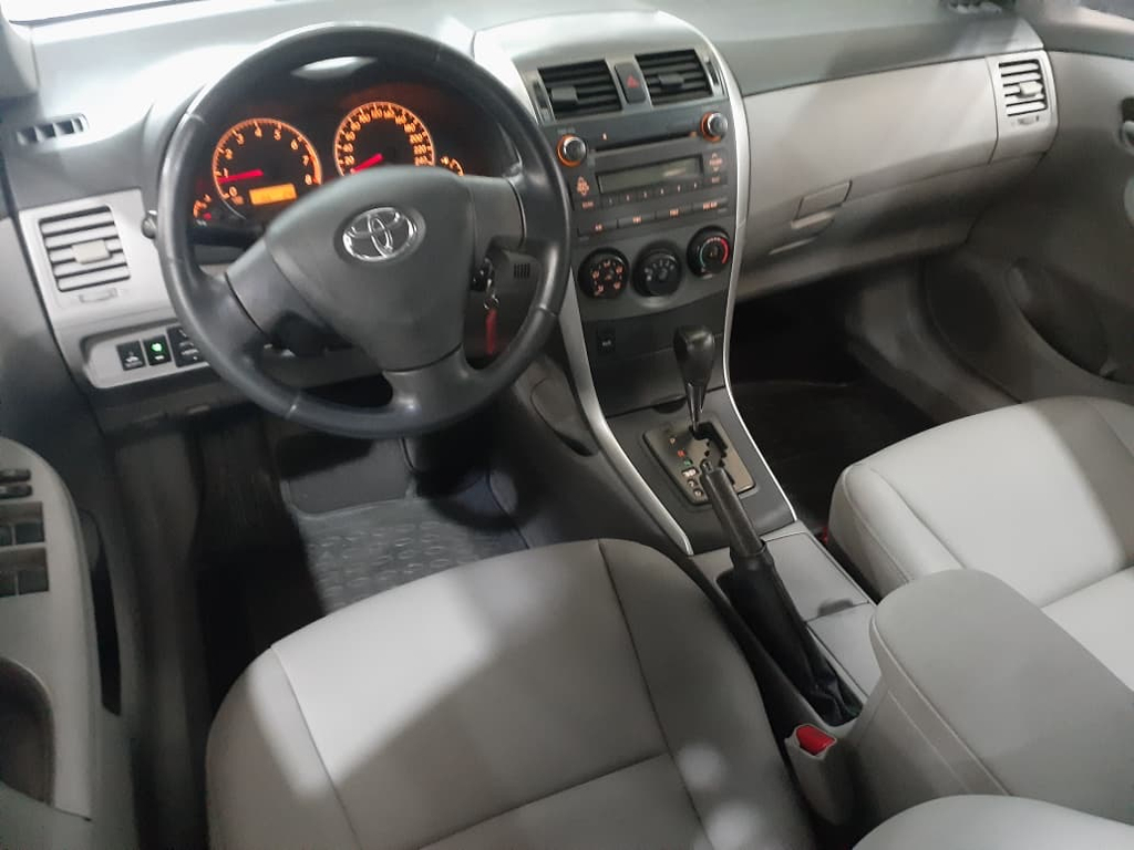 Toyota Corolla Prata