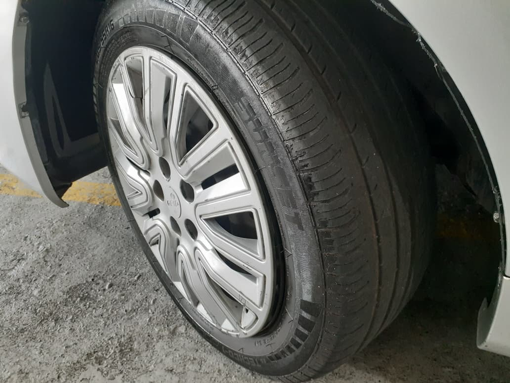 Toyota Corolla Prata
