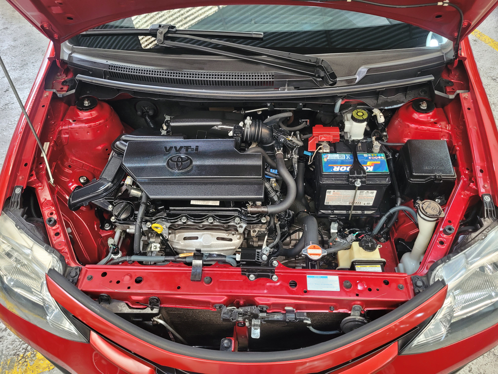 Toyota ETIOS Vermelho