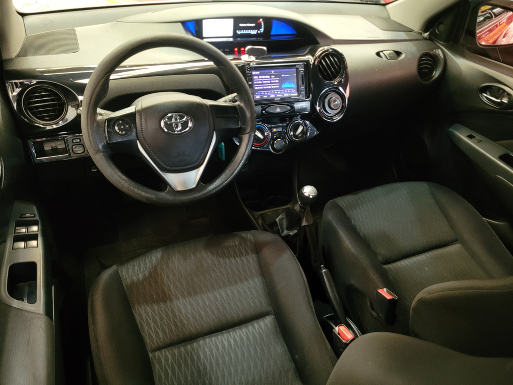 Toyota ETIOS Vermelho